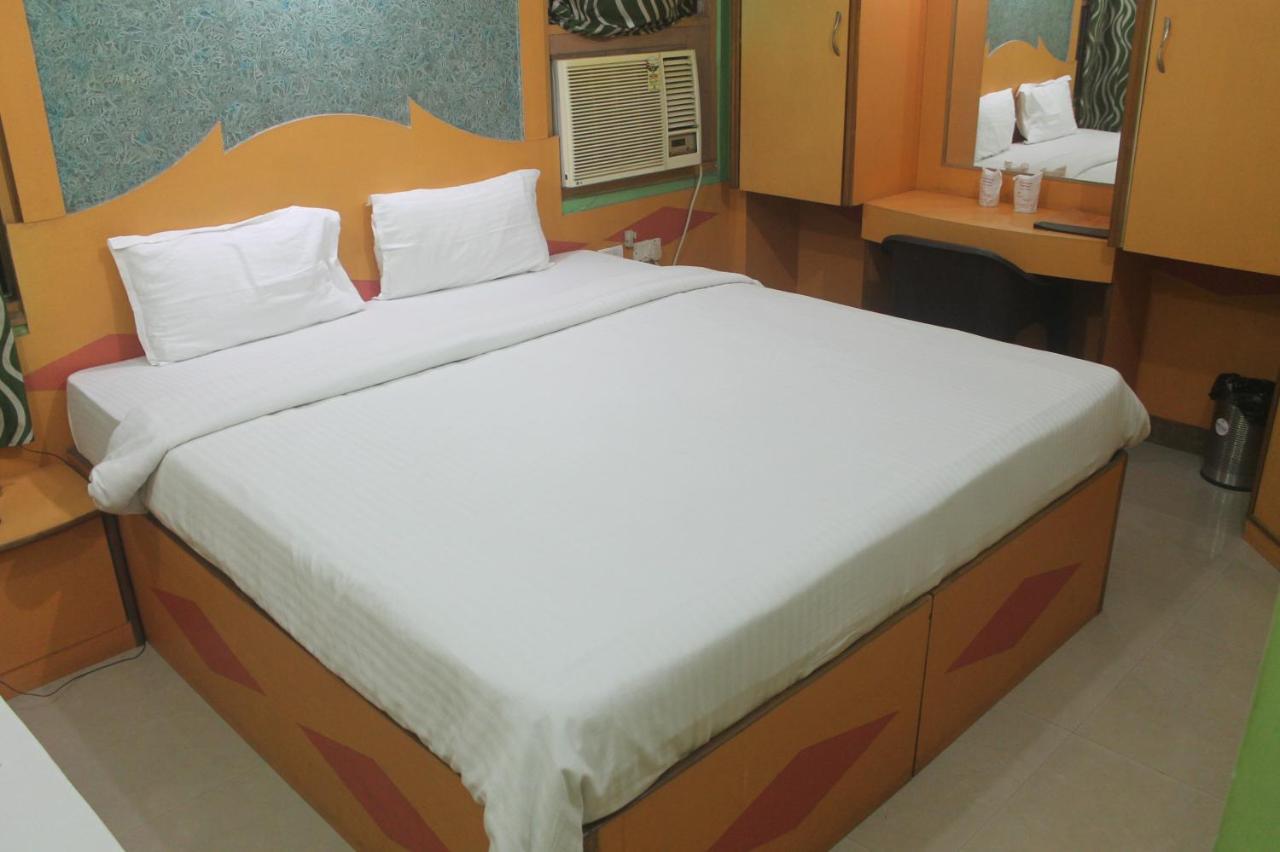 Hotel Haifa Varanasi Exterior foto