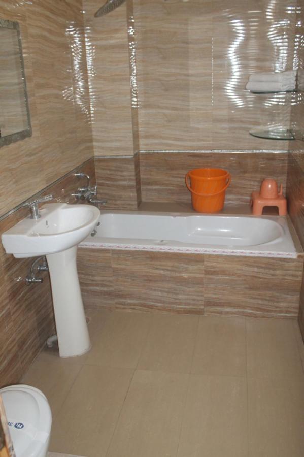 Hotel Haifa Varanasi Exterior foto