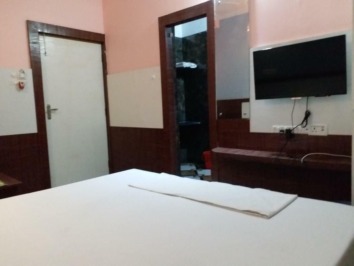Hotel Haifa Varanasi Exterior foto