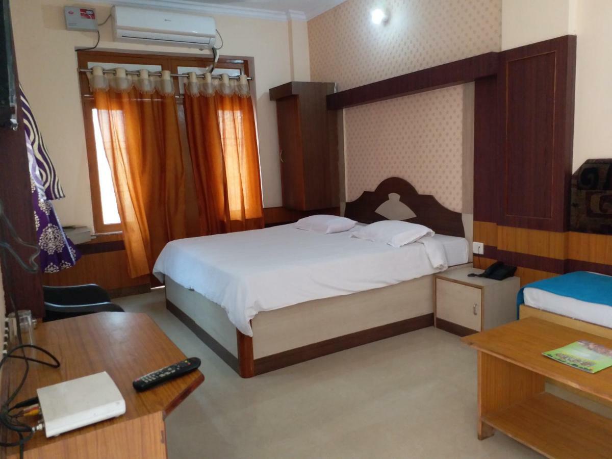 Hotel Haifa Varanasi Exterior foto